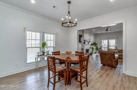 Dining - 850 Long Leaf Cir, Brandon, MS 39042 photo 5 of 5