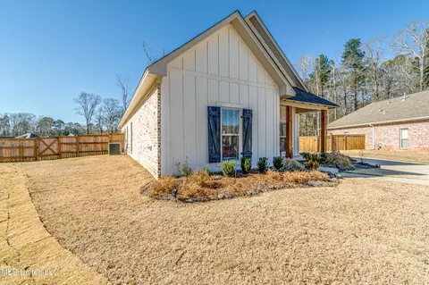 Exterior - 850 Long Leaf Cir, Brandon, MS 39042 photo 2 of 11