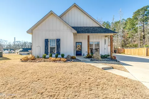 Exterior - 850 Long Leaf Cir, Brandon, MS 39042 photo 3 of 11