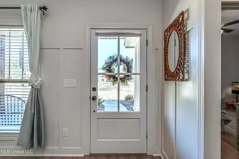 Entry Way - 850 Long Leaf Cir, Brandon, MS 39042 photo 1 of 2