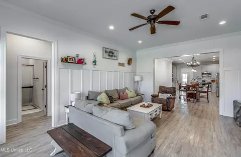 Entry Way - 850 Long Leaf Cir, Brandon, MS 39042 photo 2 of 2