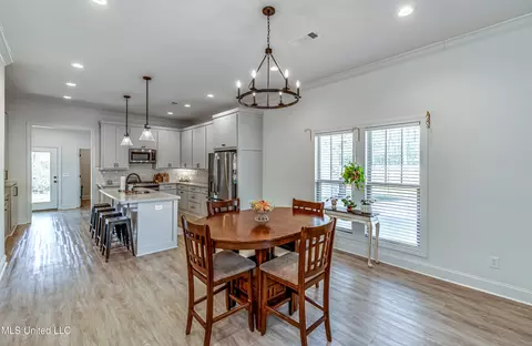 Dining - 850 Long Leaf Cir, Brandon, MS 39042 photo 2 of 5