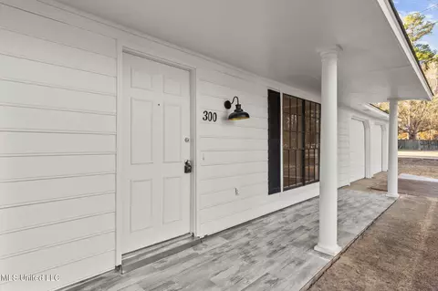 300 N Shenandoah Rd, Brandon, MS 39047