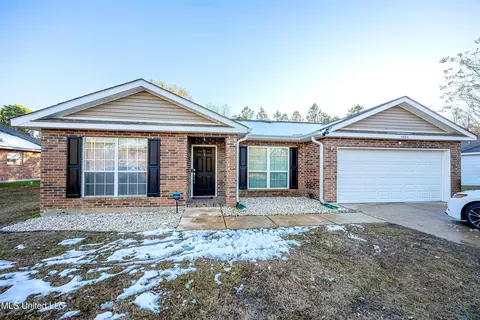 5905 Julie Ln, Ocean Springs, MS 39564