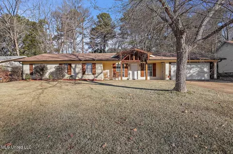 1209 Dogwood Dr, Clinton, MS 39056