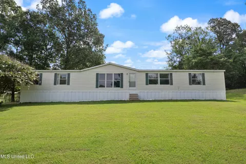 535 Strayhorn Lake Dr, Sarah, MS 38665