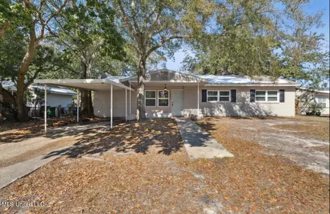 3103 Wesley St, Pascagoula, MS 39567
