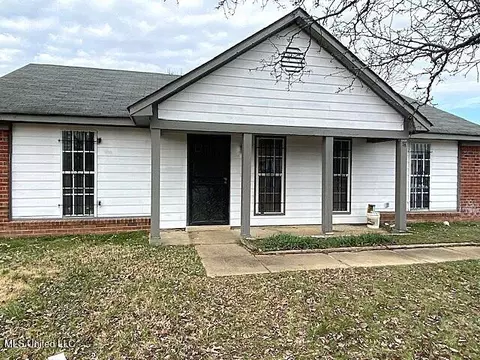 4210 Blackstone Dr, Horn Lake, MS 38637