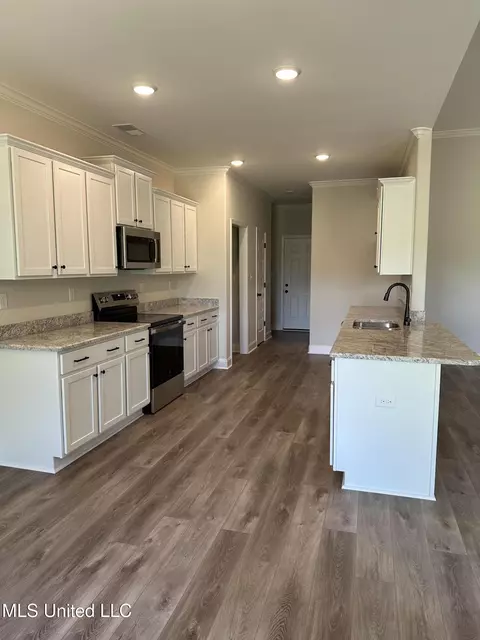 Kitchen - 904 Andys Way, Hernando, MS 38632 photo 3 of 3