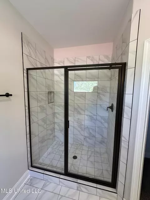 Bath - 904 Andys Way, Hernando, MS 38632 photo 2 of 5
