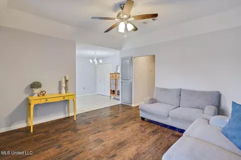 Living - 528 Stonecreek Dr, Brandon, MS 39042 photo 1 of 1