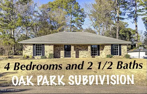 431 Ridgewood St, Vicksburg, MS 39180