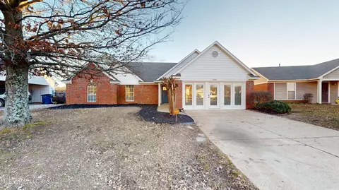 10789 Oak Leaf Dr, Olive Branch, MS 38654 photo 2