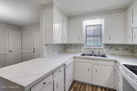 Kitchen - 1207 Cherry Stone Cir, Clinton, MS 39056 photo 1 of 3