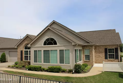 8647 Parkview Oaks Cir, Olive Branch, MS 38654