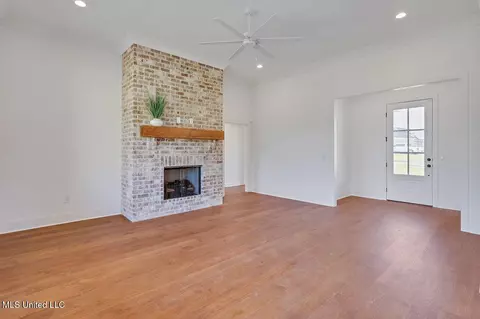 Living - 116 Trace Pointe Pl, Clinton, MS 39056 photo 2 of 4