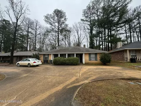 2071 Cooperwell Dr #A & B, Jackson, MS 39204