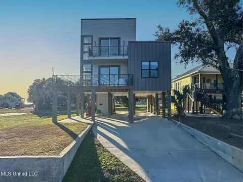 125 Miramar Ave, Biloxi, MS 39530