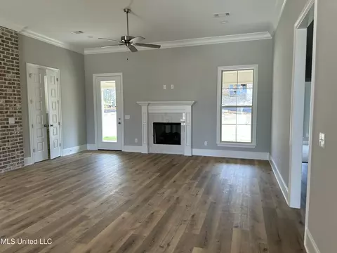 Living - 302 Chapel Crest Cv, Madison, MS 39110 photo 1 of 2