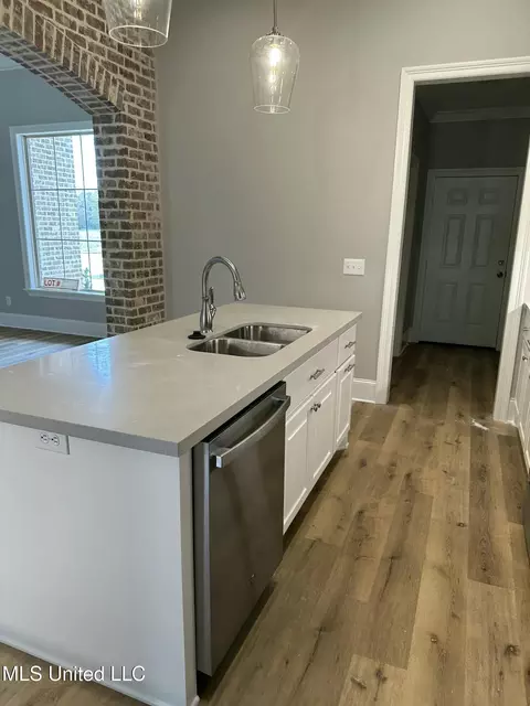 Kitchen - 302 Chapel Crest Cv, Madison, MS 39110 photo 3 of 3