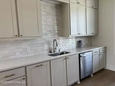 Kitchen - 107 Trace Pointe Pl, Clinton, MS 39056 photo 2 of 2