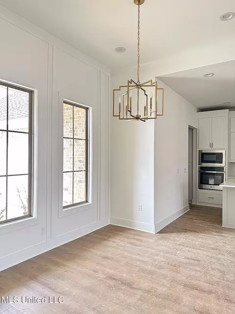 428 Aurora Cir, Canton, MS 39046 photo 2