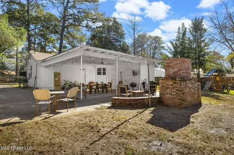 Exterior - 3739 Montrose Cir, Jackson, MS 39216 photo 9 of 11