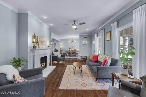 Living - 3739 Montrose Cir, Jackson, MS 39216 photo 5 of 5