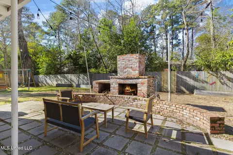 Exterior - 3739 Montrose Cir, Jackson, MS 39216 photo 7 of 11