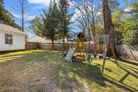 Exterior - 3739 Montrose Cir, Jackson, MS 39216 photo 10 of 11