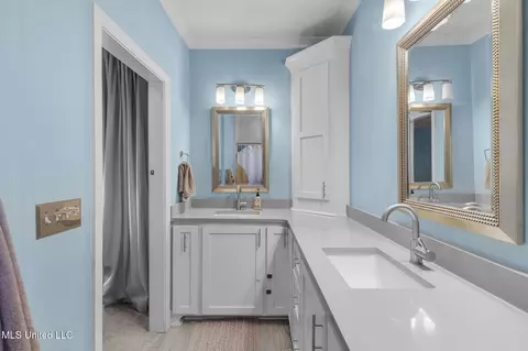 Bath - 3739 Montrose Cir, Jackson, MS 39216 photo 1 of 6