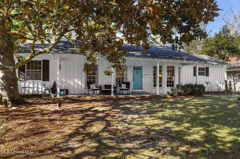 3739 Montrose Cir, Jackson, MS 39216
