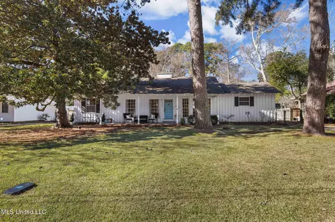 Exterior - 3739 Montrose Cir, Jackson, MS 39216 photo 5 of 11