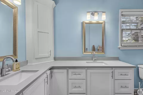 Bath - 3739 Montrose Cir, Jackson, MS 39216 photo 2 of 6