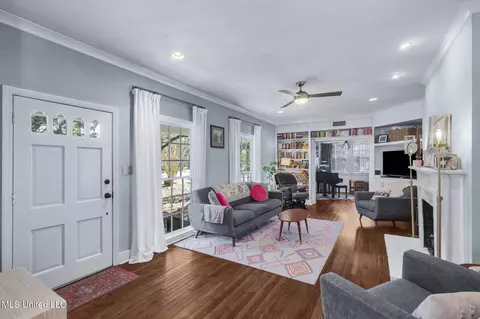 Living - 3739 Montrose Cir, Jackson, MS 39216 photo 1 of 5