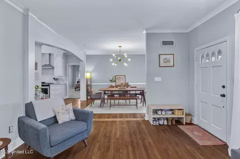 Entry Way - 3739 Montrose Cir, Jackson, MS 39216 photo 1 of 4