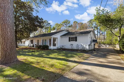 Exterior - 3739 Montrose Cir, Jackson, MS 39216 photo 6 of 11