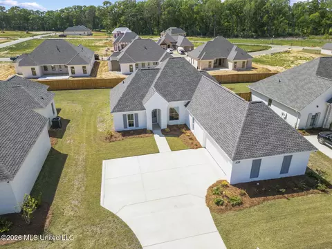 433 Aurora Cir, Canton, MS 39046