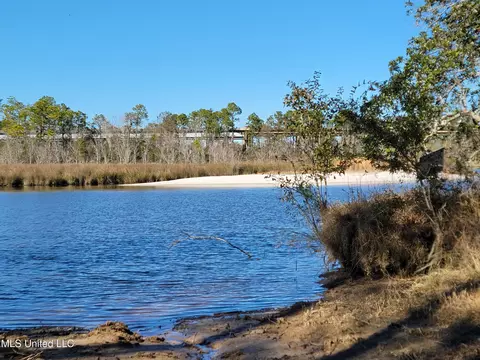 11081 Shorecrest Rd, Biloxi, MS 39532 photo 4