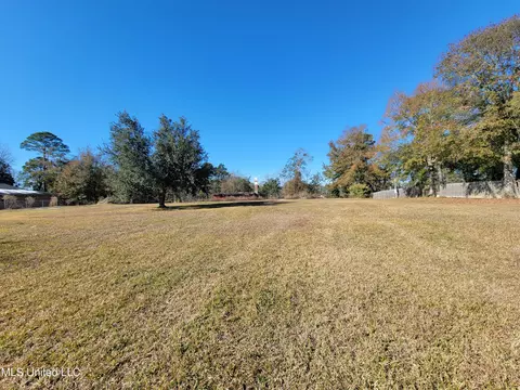 11081 Shorecrest Rd, Biloxi, MS 39532