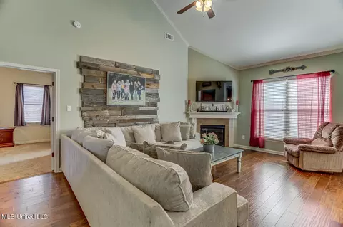 8637 S Trinity Park Dr, Olive Branch, MS 38654 photo 7