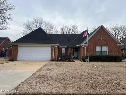 9885 Alexanders Ridge Dr, Olive Branch, MS 38654