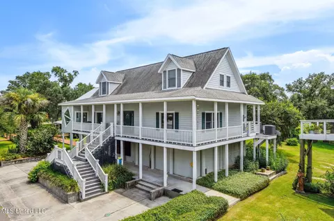 714 N Beach Blvd, Bay Saint Louis, MS 39520