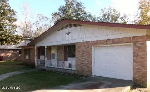 1306 E Sycamore Rd, Picayune, MS 39466