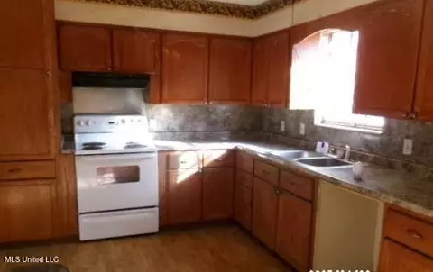 1306 E Sycamore Rd, Picayune, MS 39466 photo 3