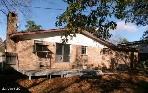 1306 E Sycamore Rd, Picayune, MS 39466 photo 2