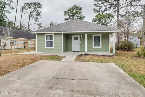 2009 Barracuda Dr, Gautier, MS 39553
