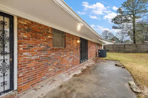 Exterior - 1227 Deerfield Ln, Jackson, MS 39211 photo 4 of 7