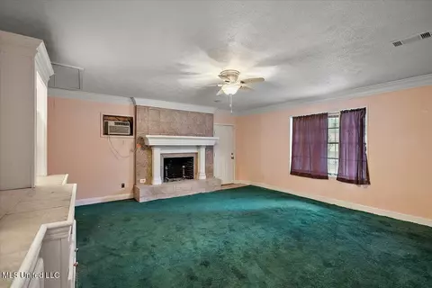 Living - 1227 Deerfield Ln, Jackson, MS 39211 photo 5 of 7