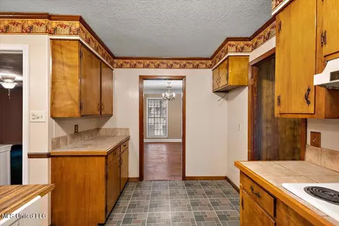 Entry Way - 1227 Deerfield Ln, Jackson, MS 39211 photo 3 of 3